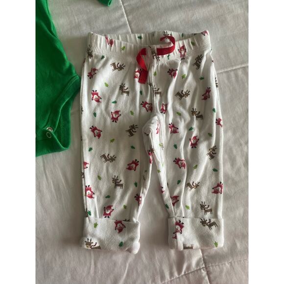 "Santa's Got Nothin' on Grandma" Baby Christmas Outfit- 3m and 6m - Picture 2 of 4